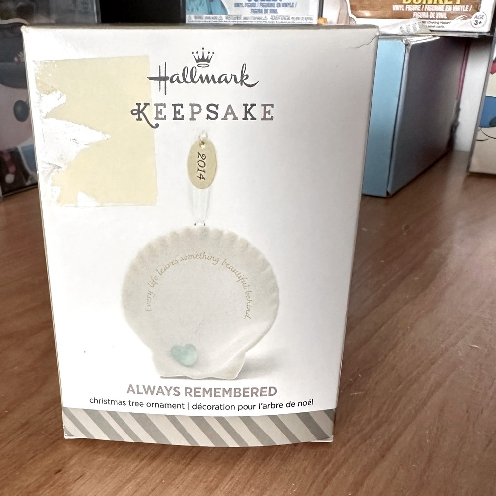 Hallmark Precious shell with heart gem ornament. NIB. Only out for photos.
